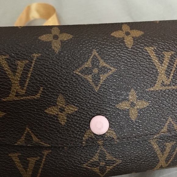 Authentic Louis Vuitton Emilie Wallet - Picture 2 of 7